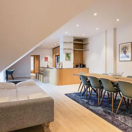 Stunning Penthouse Prime Location *